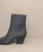 Load image into Gallery viewer, OASIS SOCIETY Miley - Alligator Print Booties
