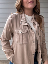 Load image into Gallery viewer, Niva Utility Jacket in Khaki
