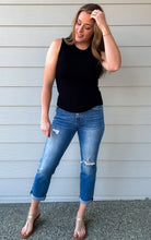 Load image into Gallery viewer, Kinley Girlfriend Jeans
