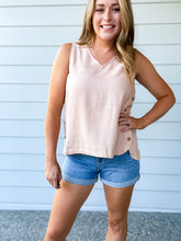 Load image into Gallery viewer, Sara Button Side Linen Tank in Pink
